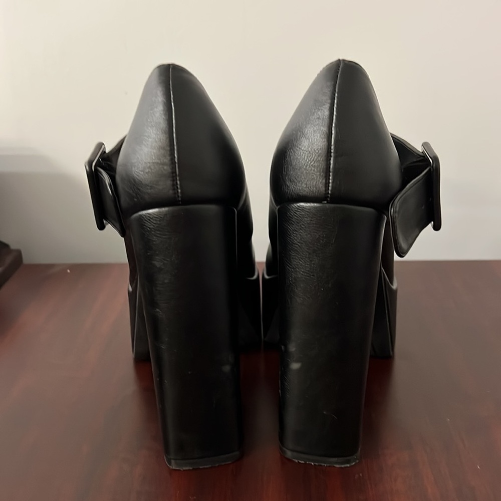 Shoes - Picture 3 of 4